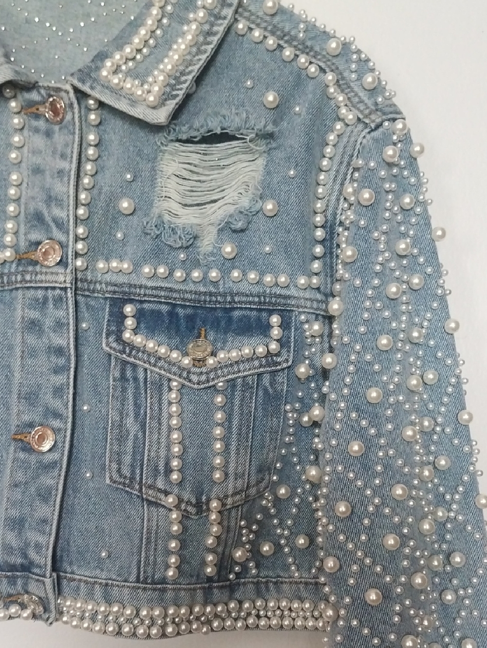 AKIRA Light Blue Pearl-Studded Cropped Denim Jacket - Picture 4 of 6